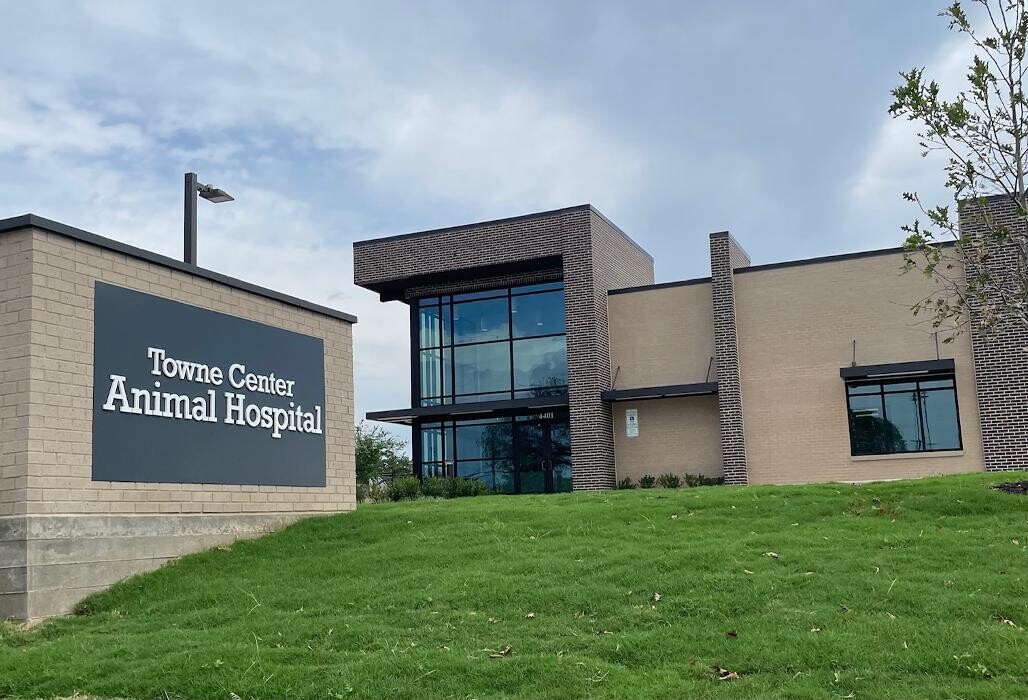 Images Towne Center Animal Hospital and Pet Hotel