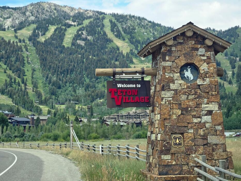 Images MIB Limousine LLC