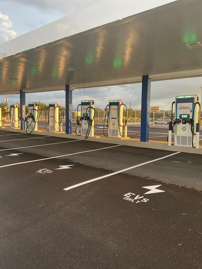 Images bp pulse Charging Station