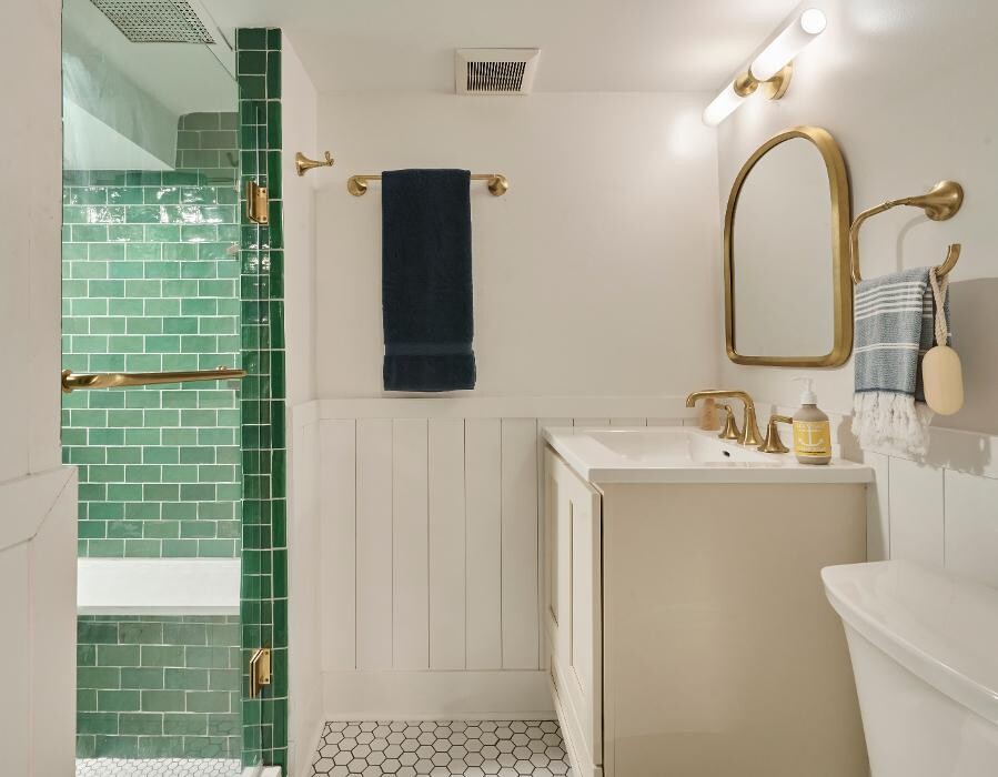 Images DESIGN + BUILD RENEGADES