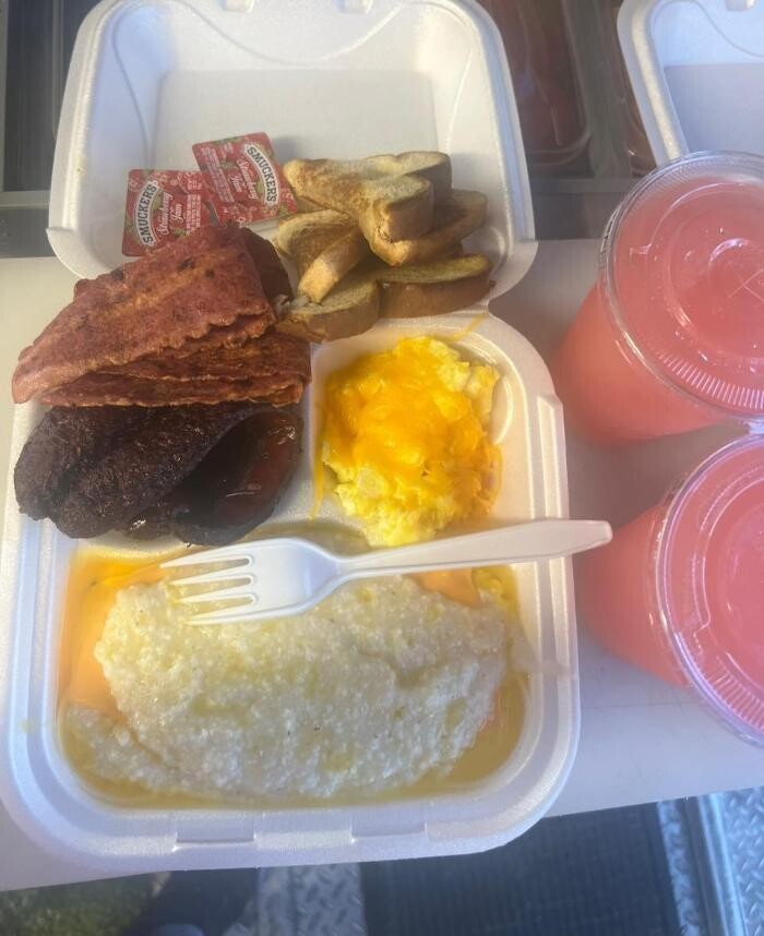 Images Moe's Grill Food Truck