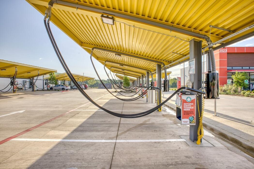 Images Suds Deluxe Car Wash