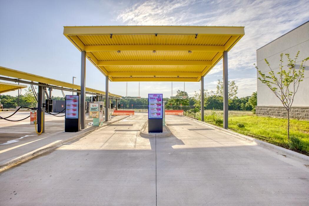 Images Suds Deluxe Car Wash