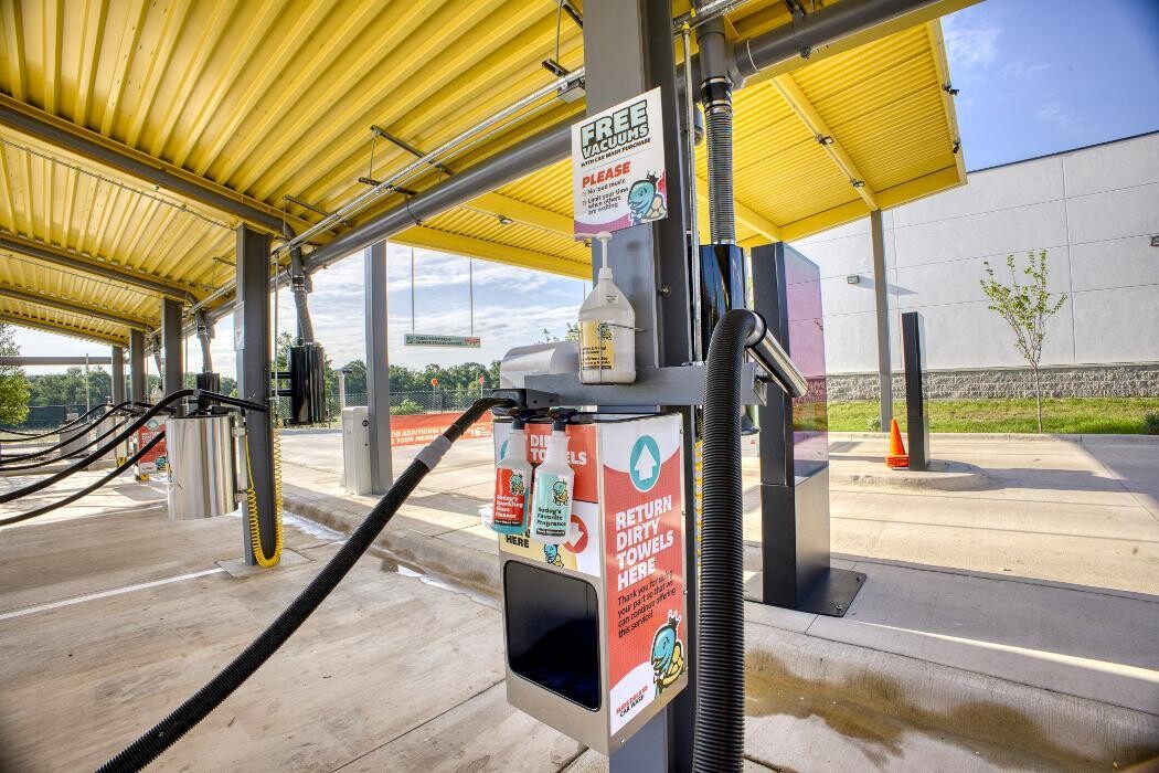 Images Suds Deluxe Car Wash