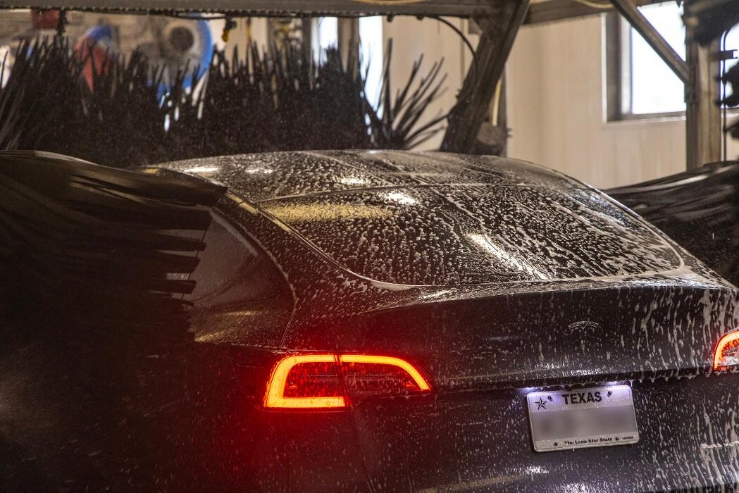 Images Suds Deluxe Car Wash