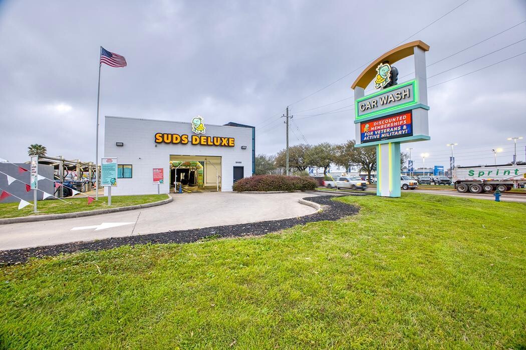 Images Suds Deluxe Car Wash