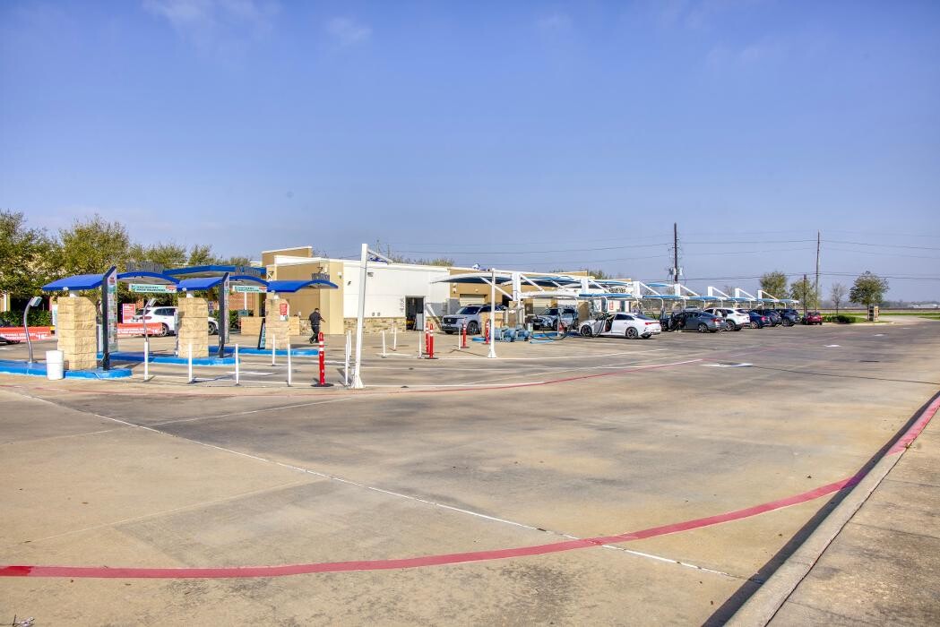 Images Suds Deluxe Car Wash