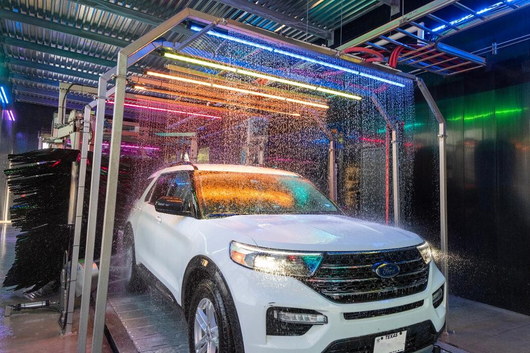 Images Suds Deluxe Car Wash