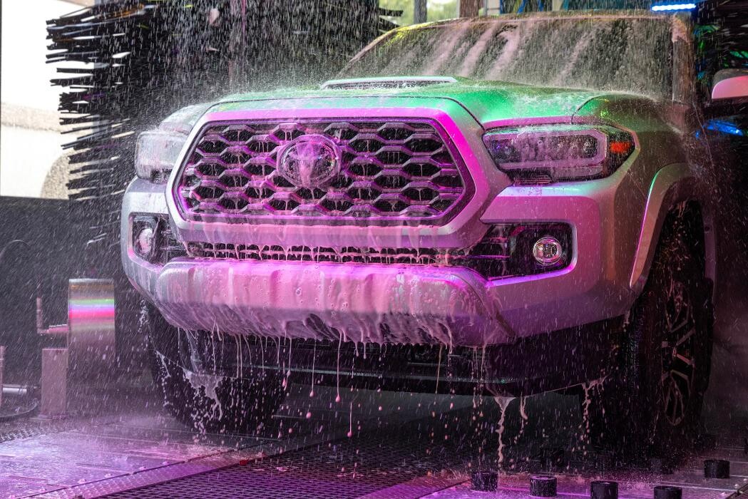 Images Suds Deluxe Car Wash