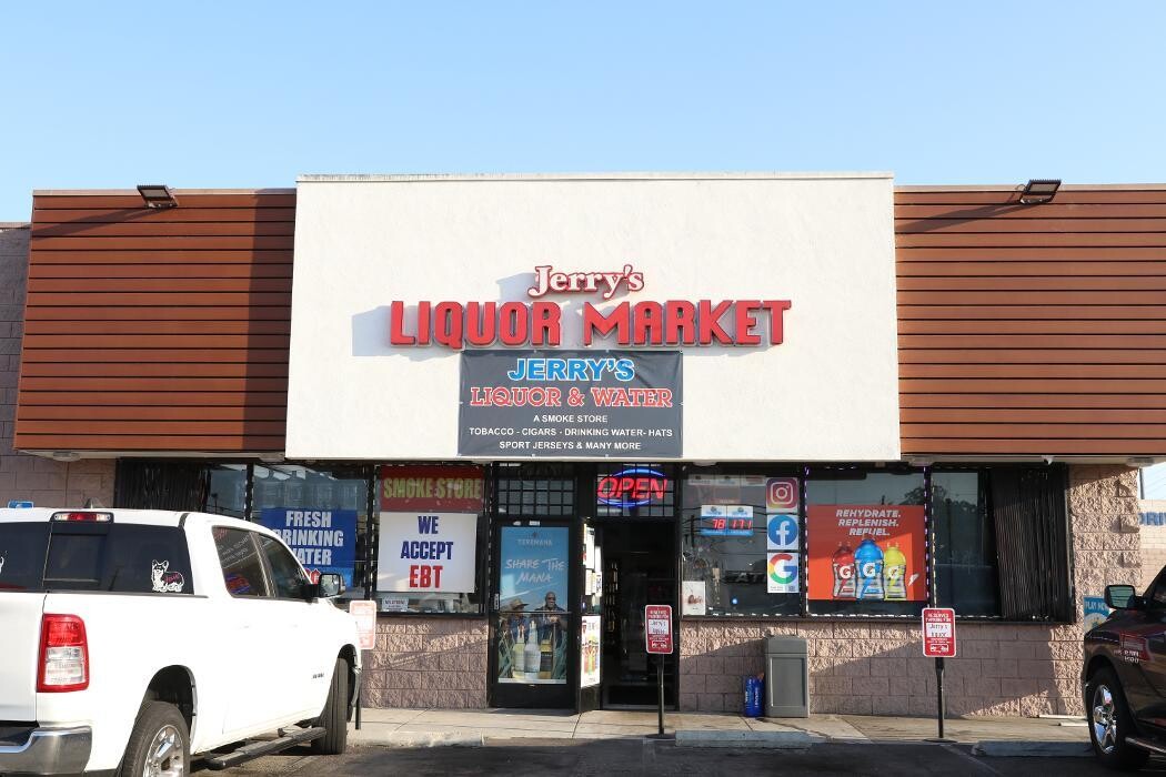 Images JERRY'S LIQUOR & WATER MARKET