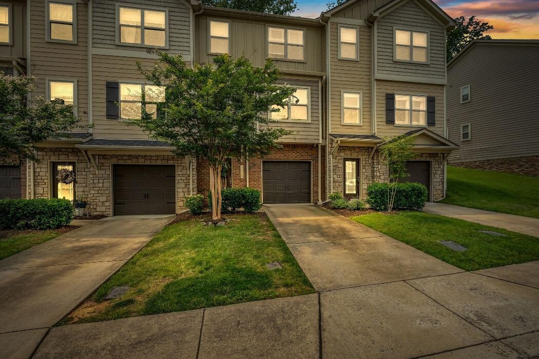 Images Elizabeth Smith, RE/MAX Choice Properties