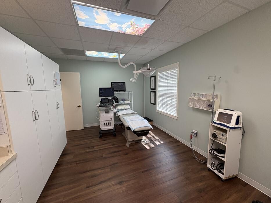 Images Center for Vein Restoration | Dr. Lindy McHutchison