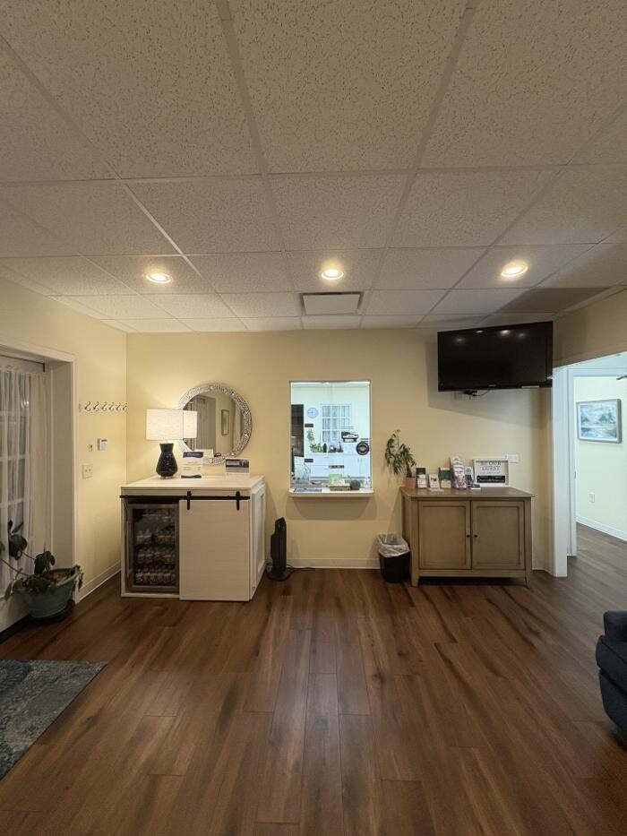 Images Center for Vein Restoration | Dr. Lindy McHutchison