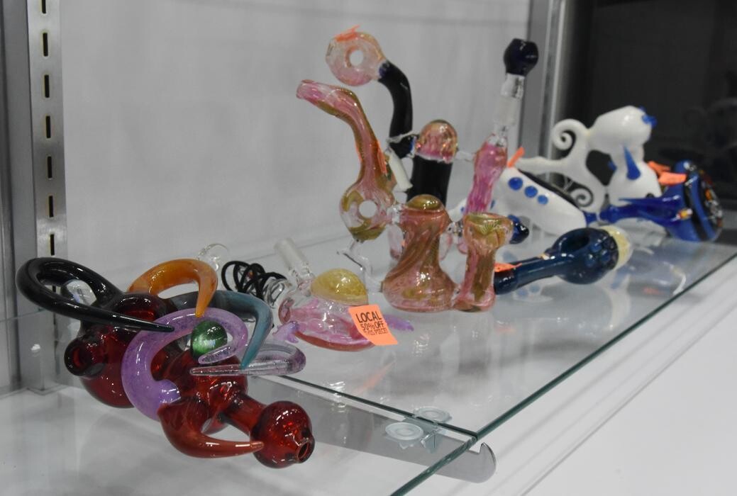Images 710 Pipes - Smoke Shop