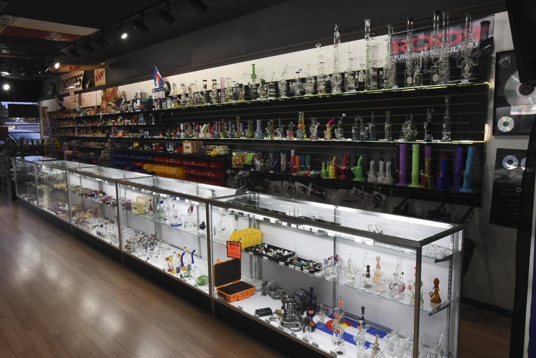 Images 710 Pipes - Smoke Shop