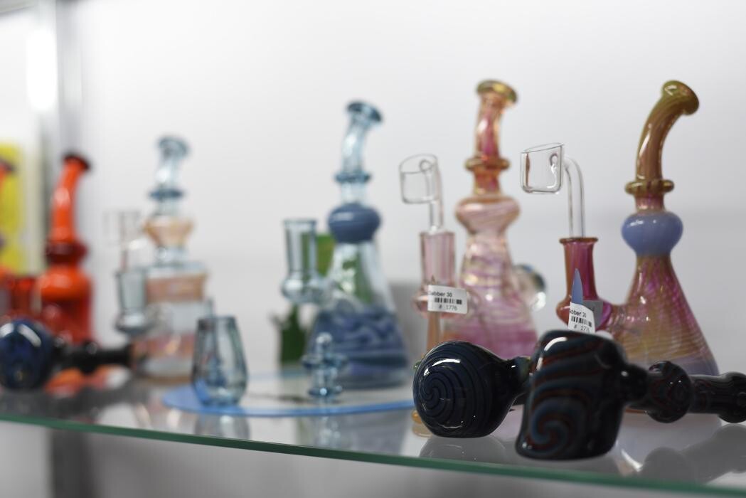 Images 710 Pipes - Smoke Shop