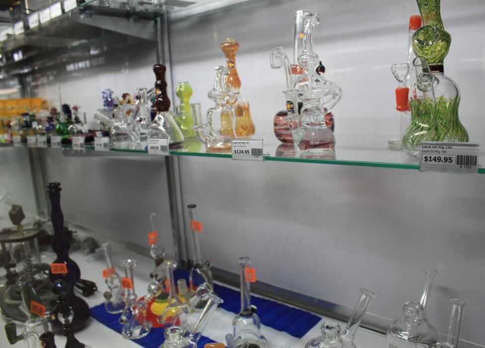 Images 710 Pipes - Smoke Shop