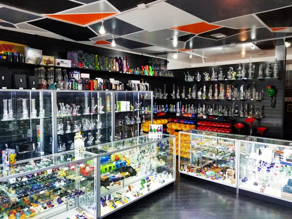 Images 710 Pipes - Smoke Shop