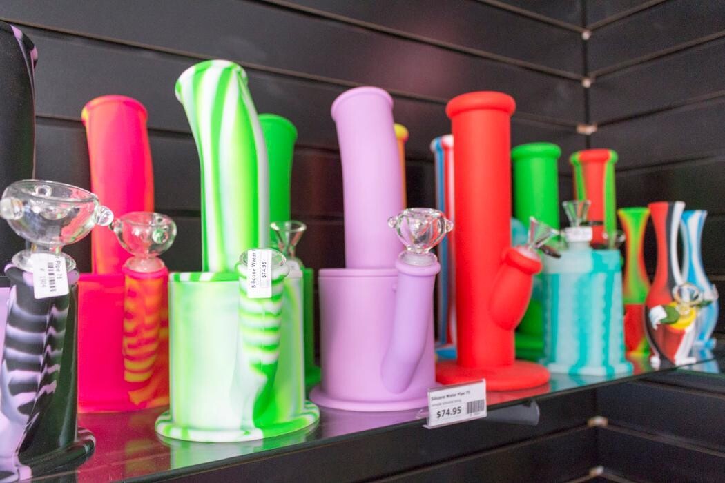 Images 710 Pipes - Smoke Shop