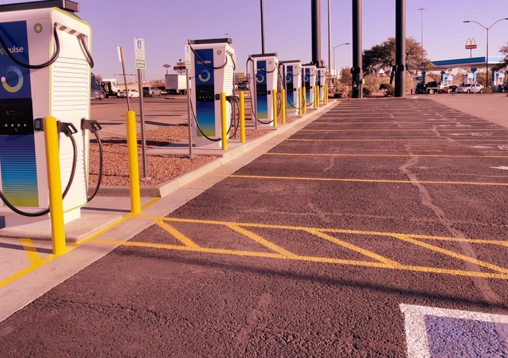 Images bp pulse Charging Station