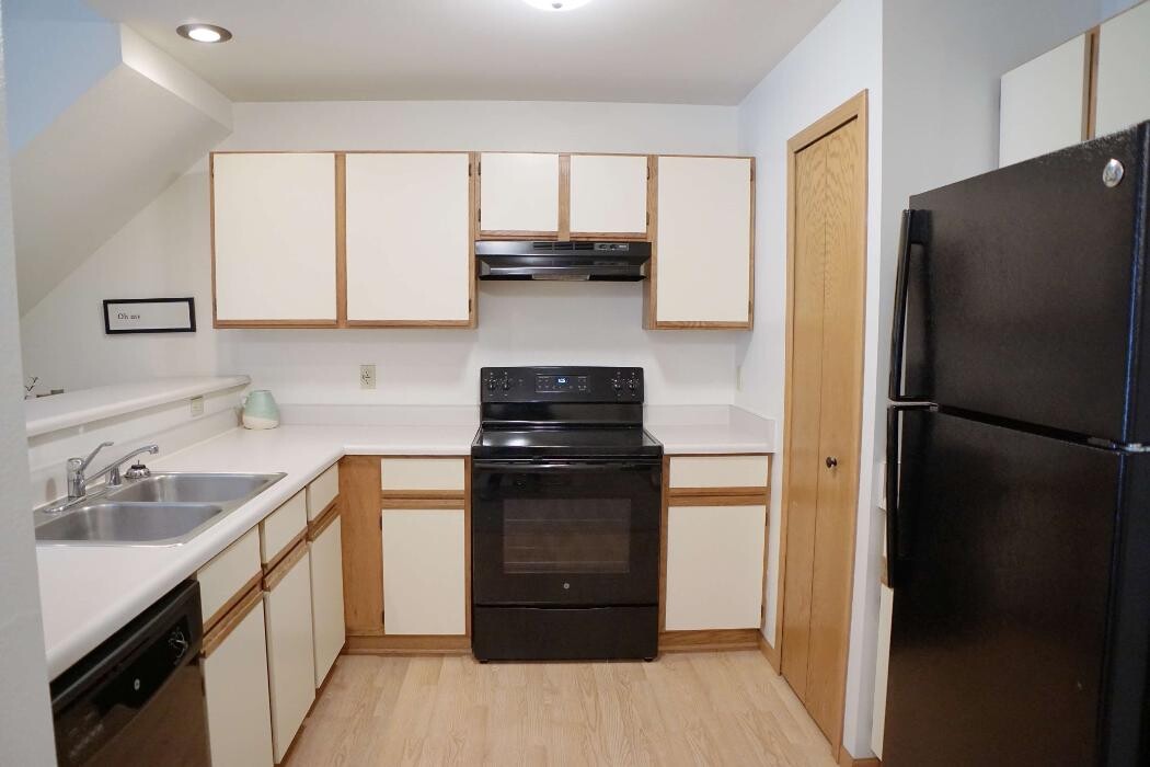 Images Oakbridge Court Apartments