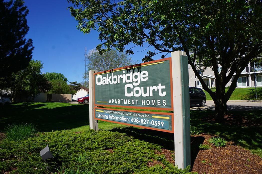 Images Oakbridge Court Apartments