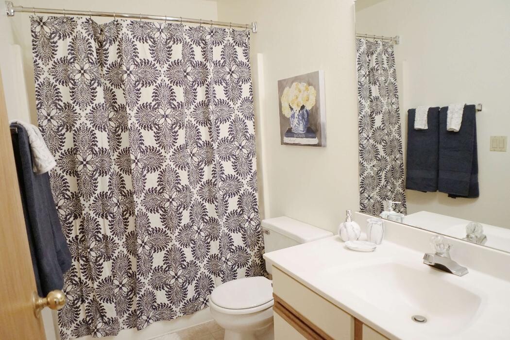 Images Oakbridge Court Apartments