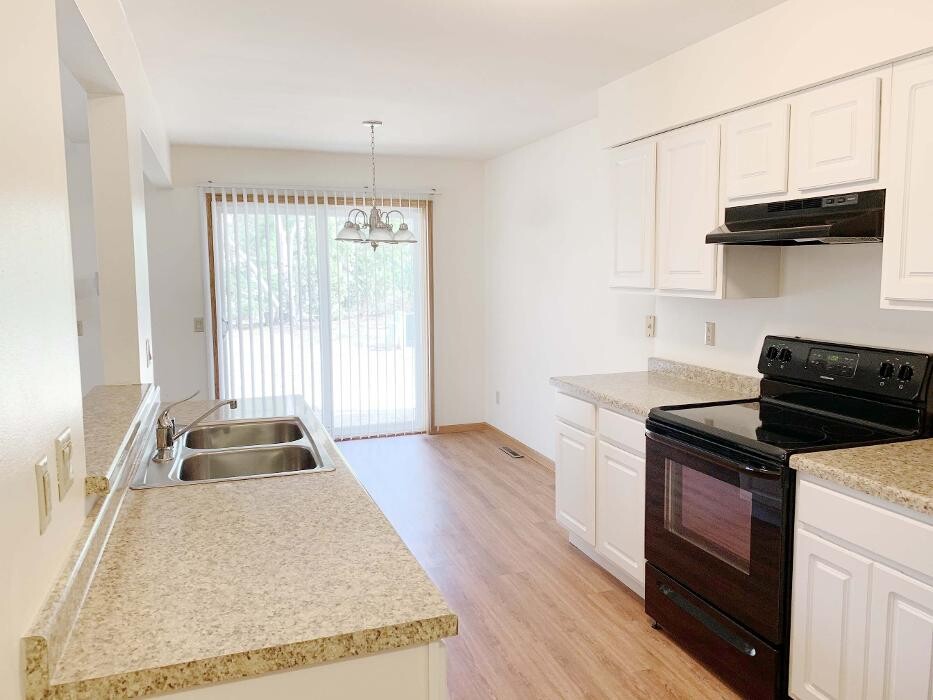 Images Oakbridge Court Apartments