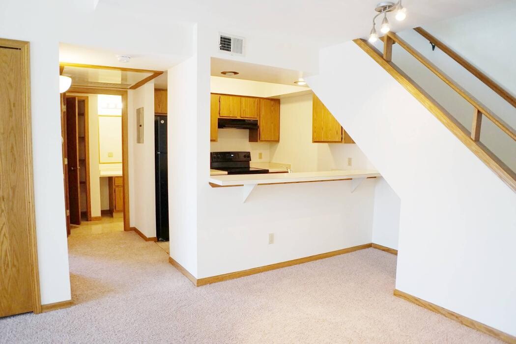 Images Oakbridge Court Apartments