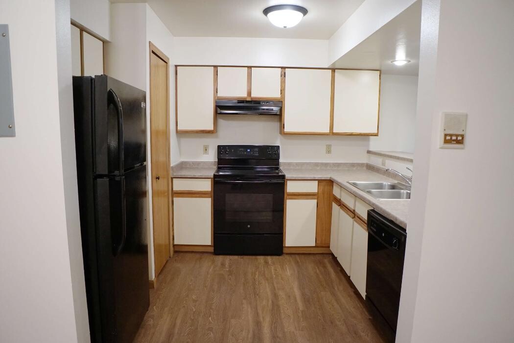 Images Oakbridge Court Apartments