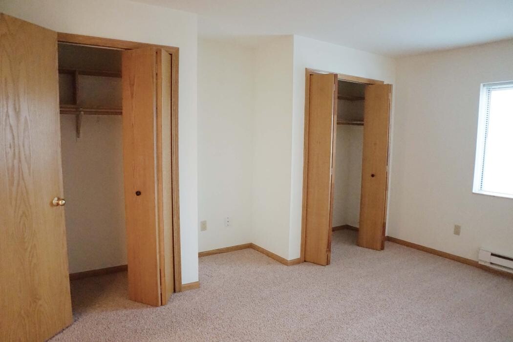 Images Oakbridge Court Apartments