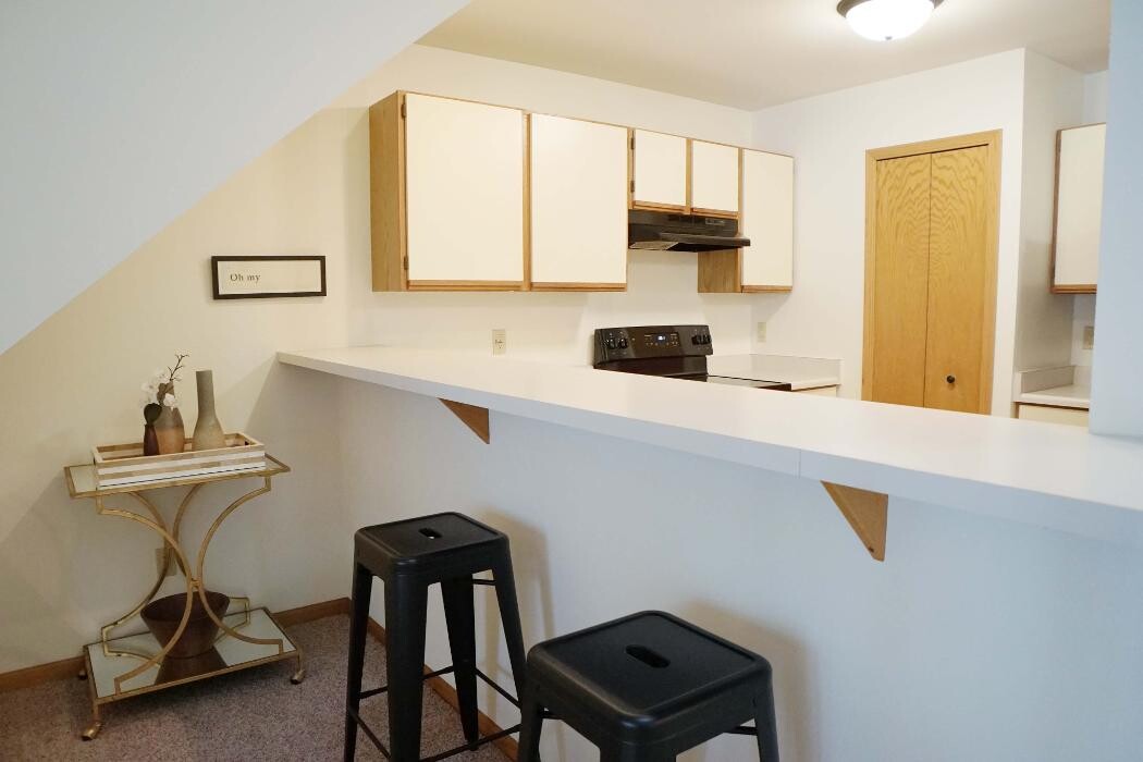 Images Oakbridge Court Apartments