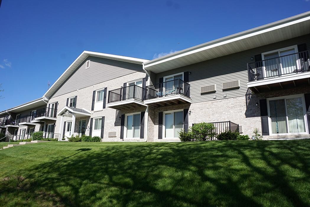 Images Oakbridge Court Apartments