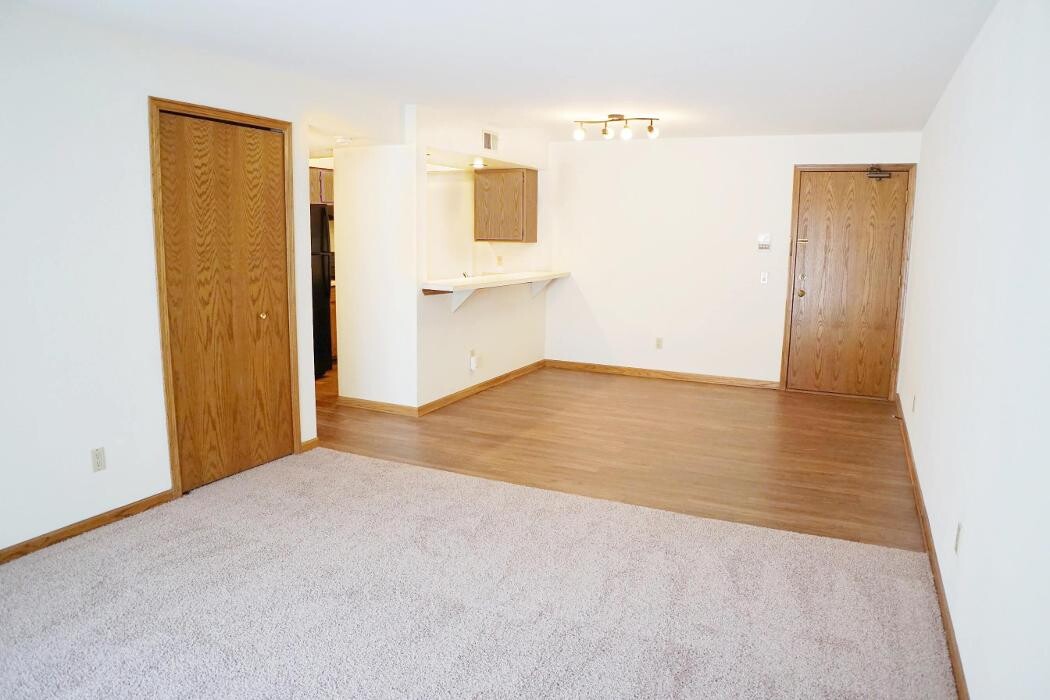 Images Oakbridge Court Apartments