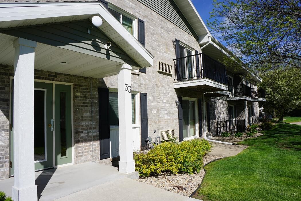 Images Oakbridge Court Apartments