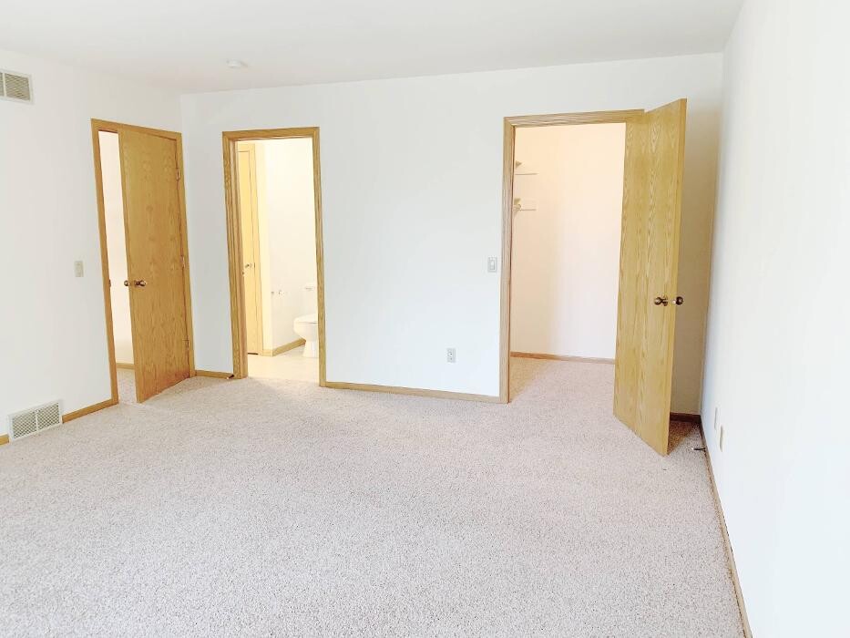 Images Oakbridge Court Apartments