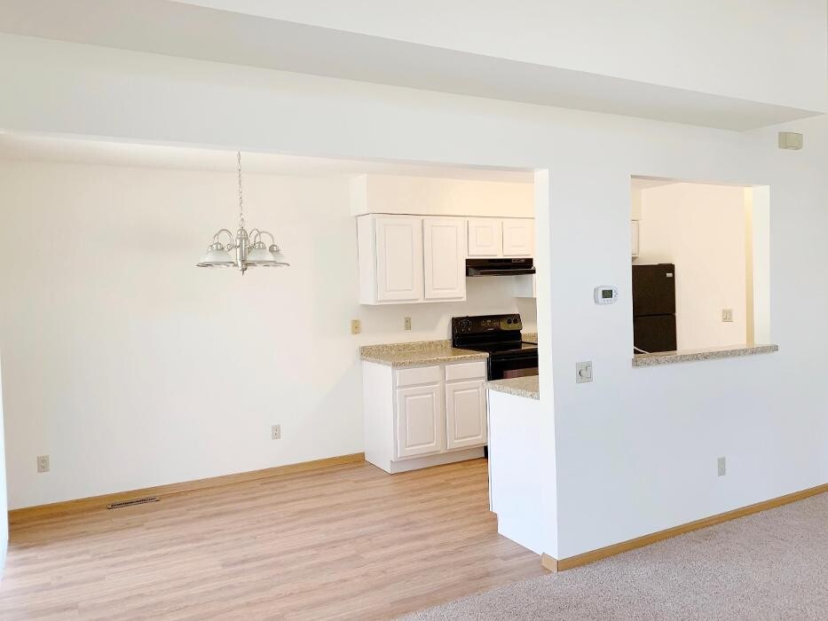 Images Oakbridge Court Apartments