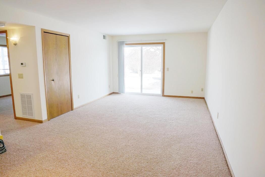 Images Oakbridge Court Apartments