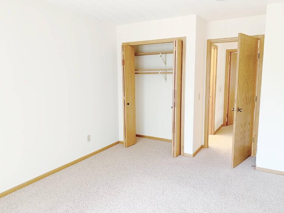 Images Oakbridge Court Apartments