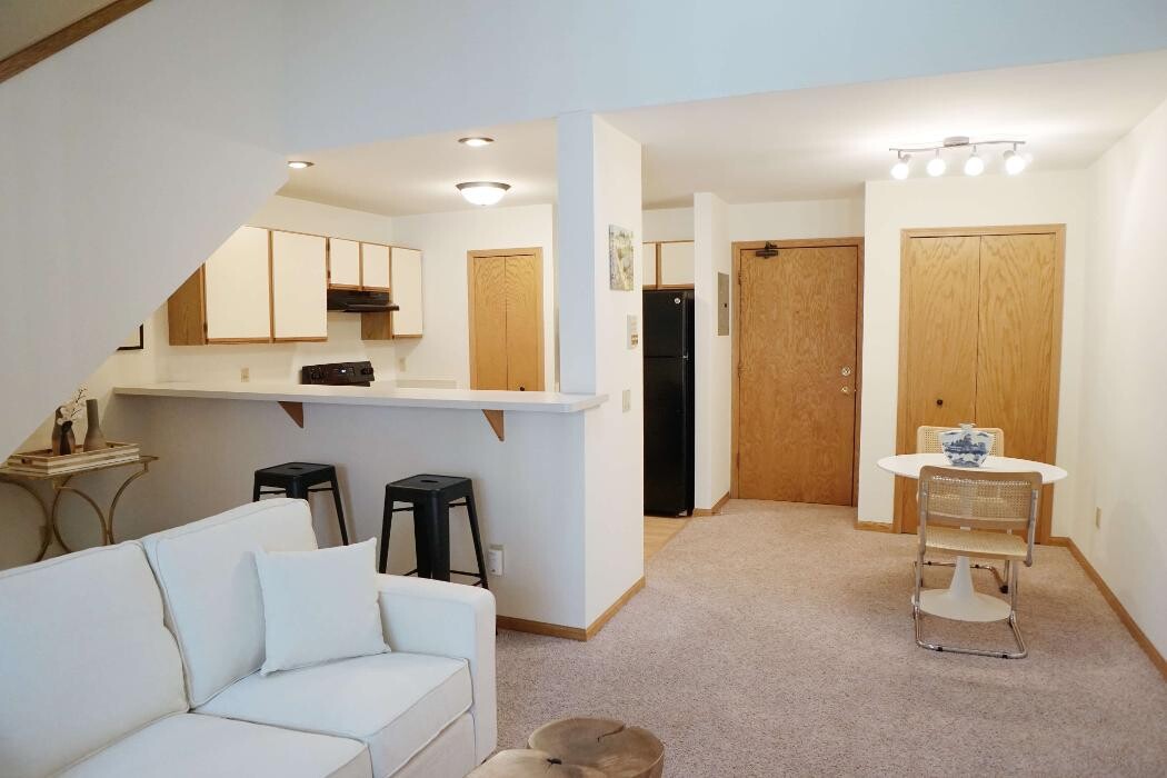 Images Oakbridge Court Apartments