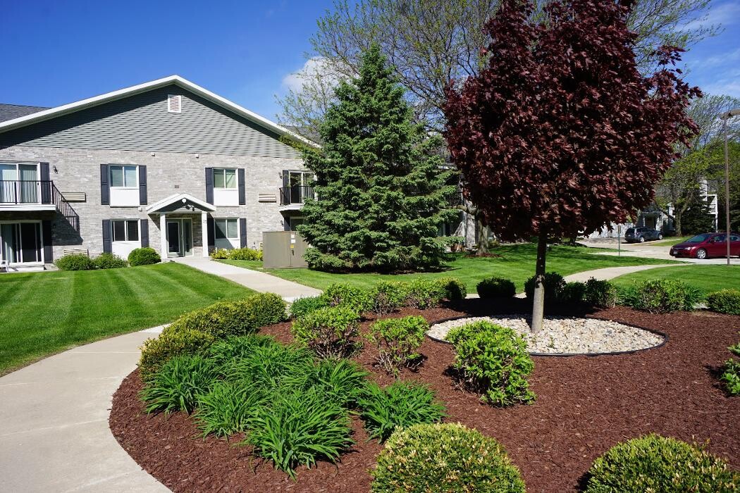 Images Oakbridge Court Apartments