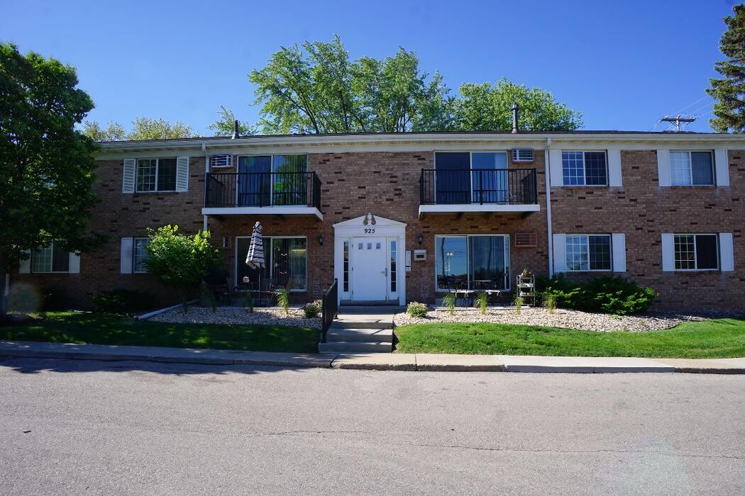 Images Lamplighter Apartments