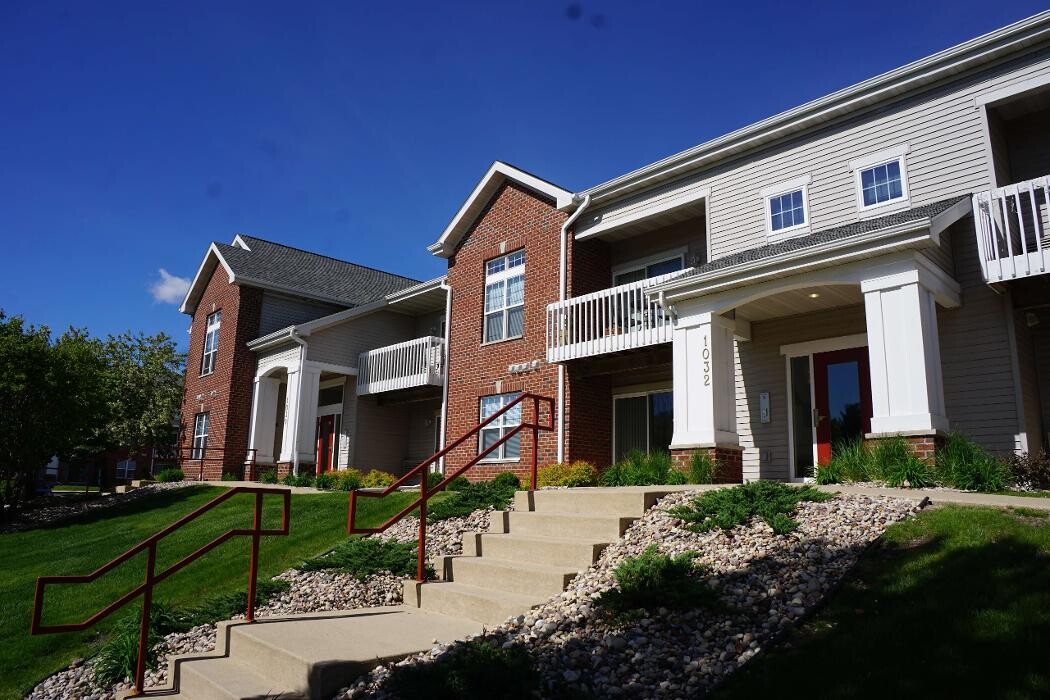 Images Silverstone Apartments