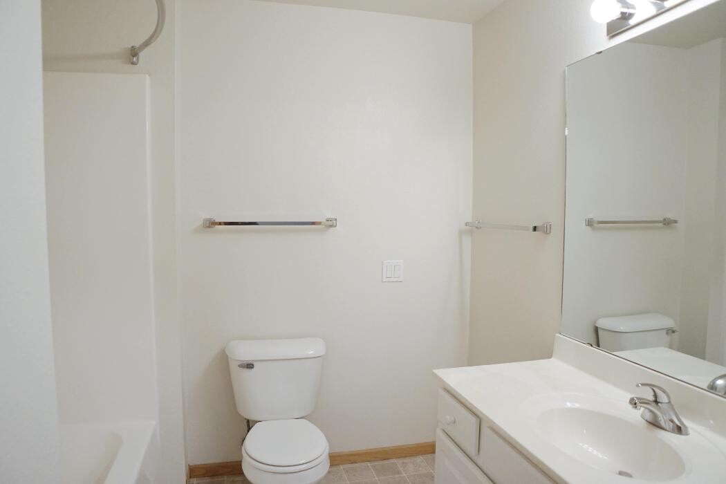 Images Silverstone Apartments