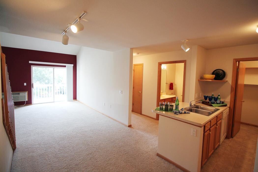 Images Silverstone Apartments