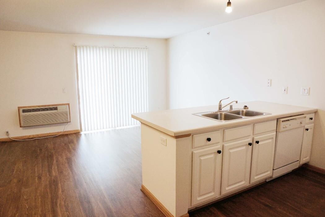 Images Silverstone Apartments