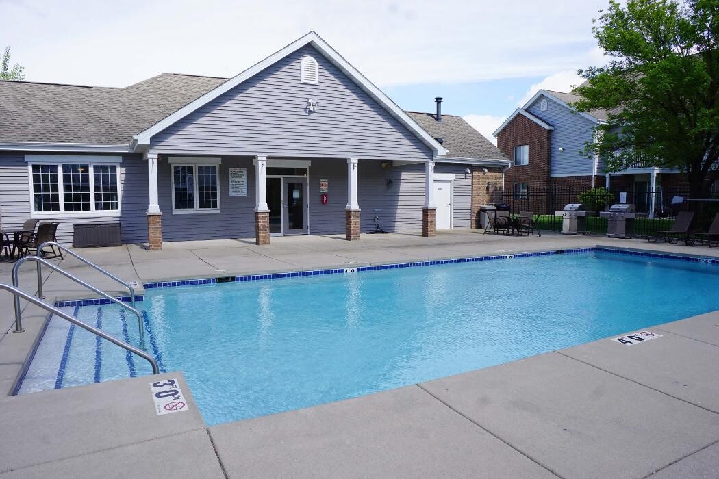 Images Silverstone Apartments