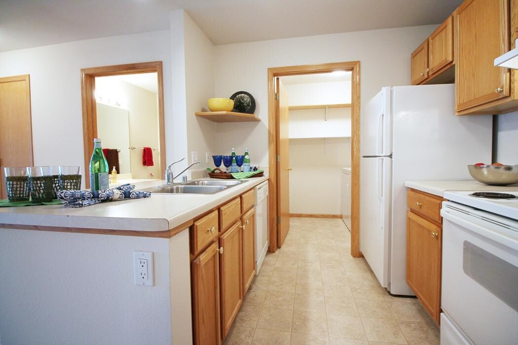 Images Silverstone Apartments