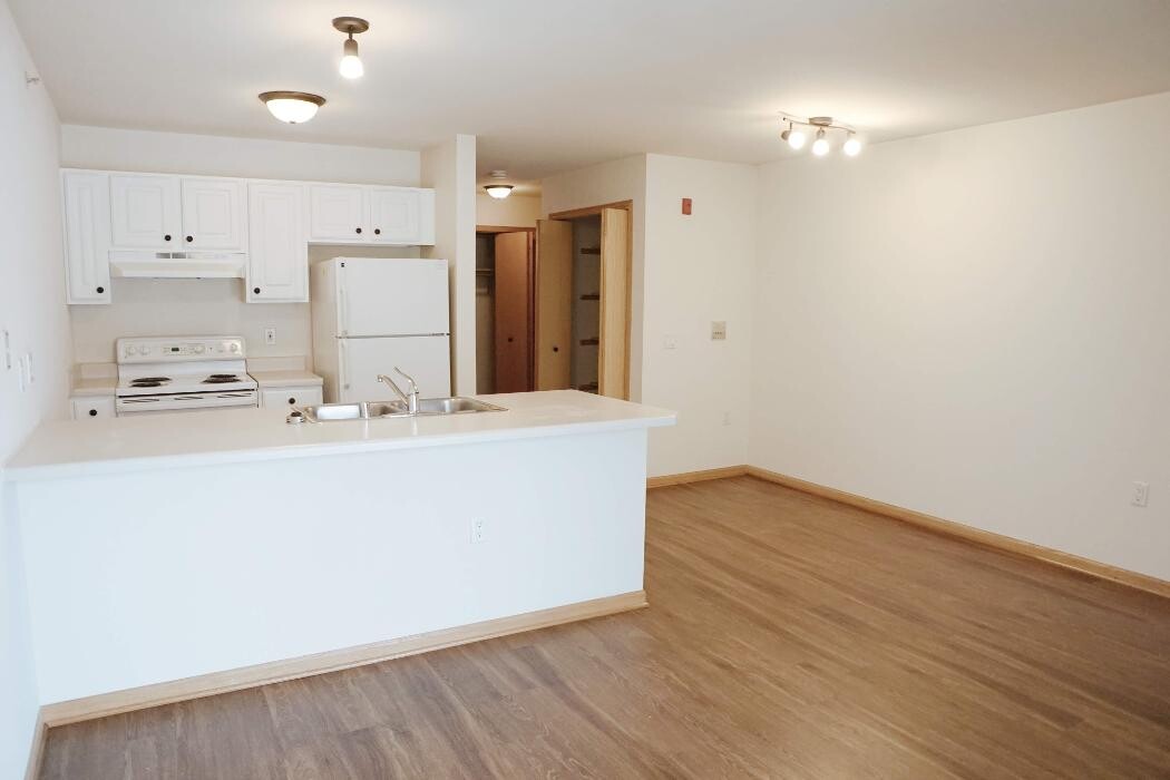 Images Silverstone Apartments