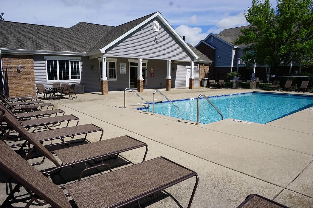 Images Silverstone Apartments